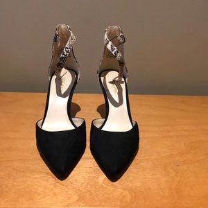 Medium heel Pointy toe hell (black and snake skin)